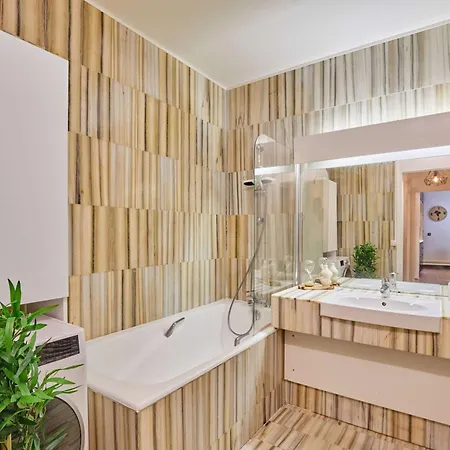 Terrace 16th Area Residential District * Parigi
