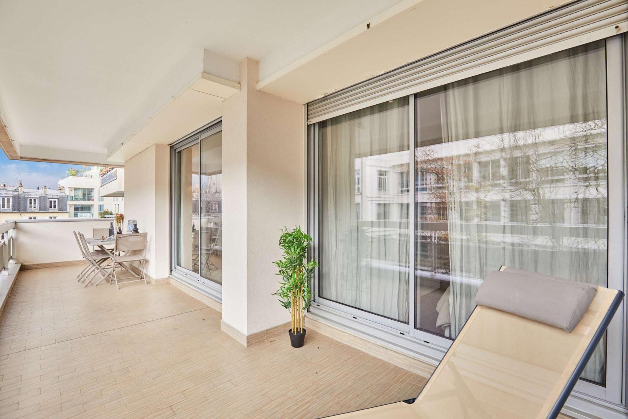 Terrace 16th Area Residential District * Parigi